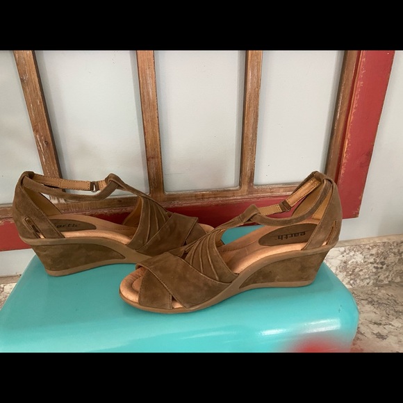 EARTH T-STRAP SANDALS - Picture 4 of 7